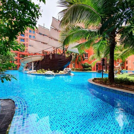 Seven Seas Condo By Dmitrii Pantai Jomtien Bagian luar foto