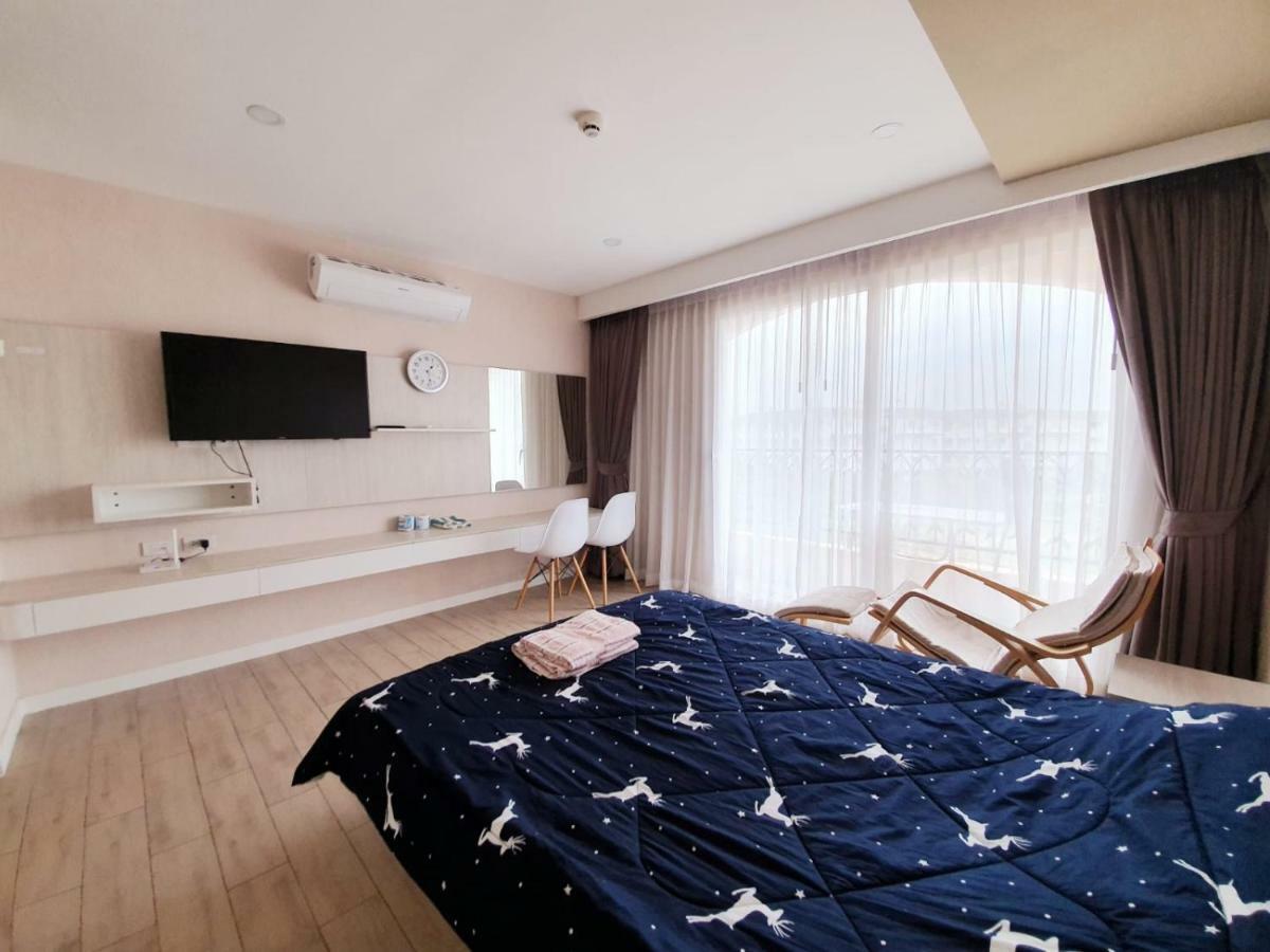 Seven Seas Condo By Dmitrii Pantai Jomtien Bagian luar foto
