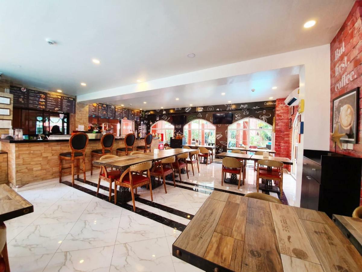 Seven Seas Condo By Dmitrii Pantai Jomtien Bagian luar foto
