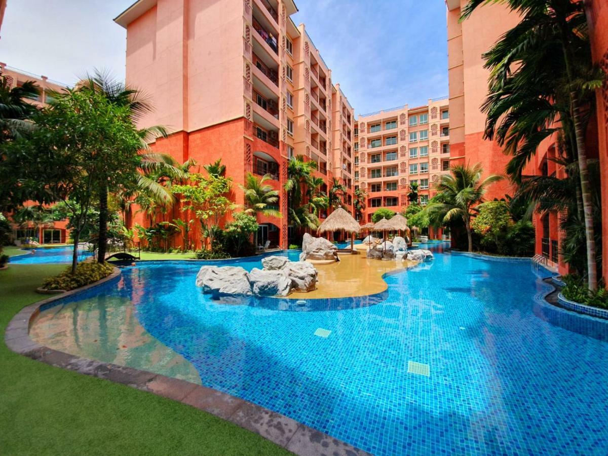 Seven Seas Condo By Dmitrii Pantai Jomtien Bagian luar foto
