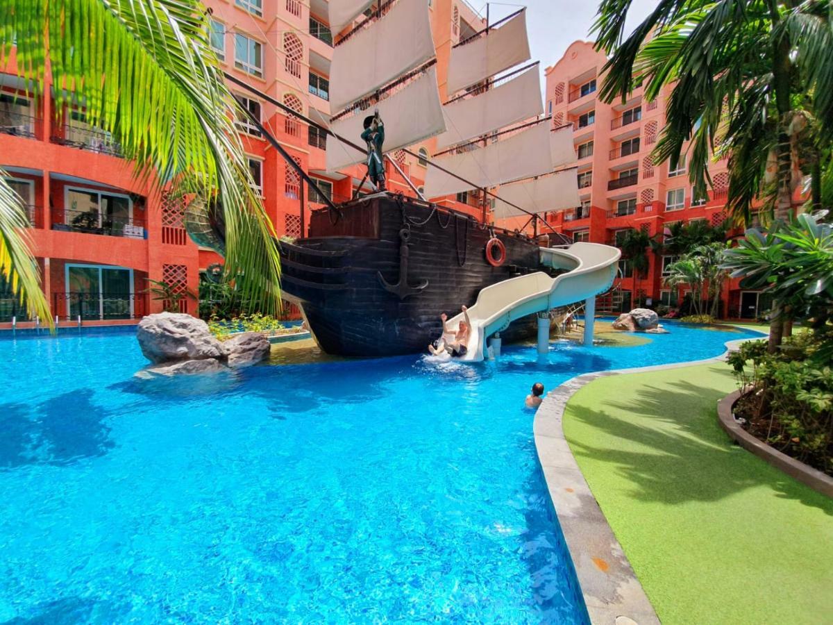 Seven Seas Condo By Dmitrii Pantai Jomtien Bagian luar foto