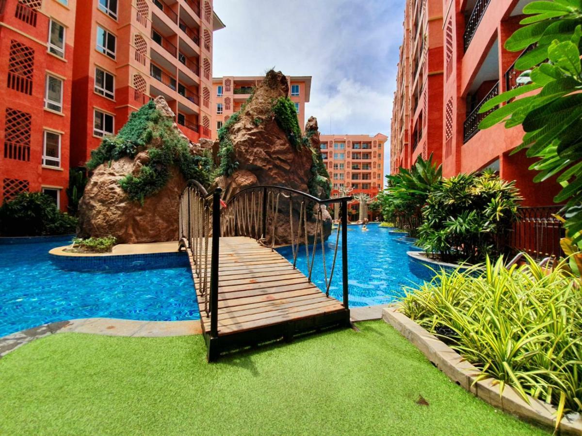 Seven Seas Condo By Dmitrii Pantai Jomtien Bagian luar foto
