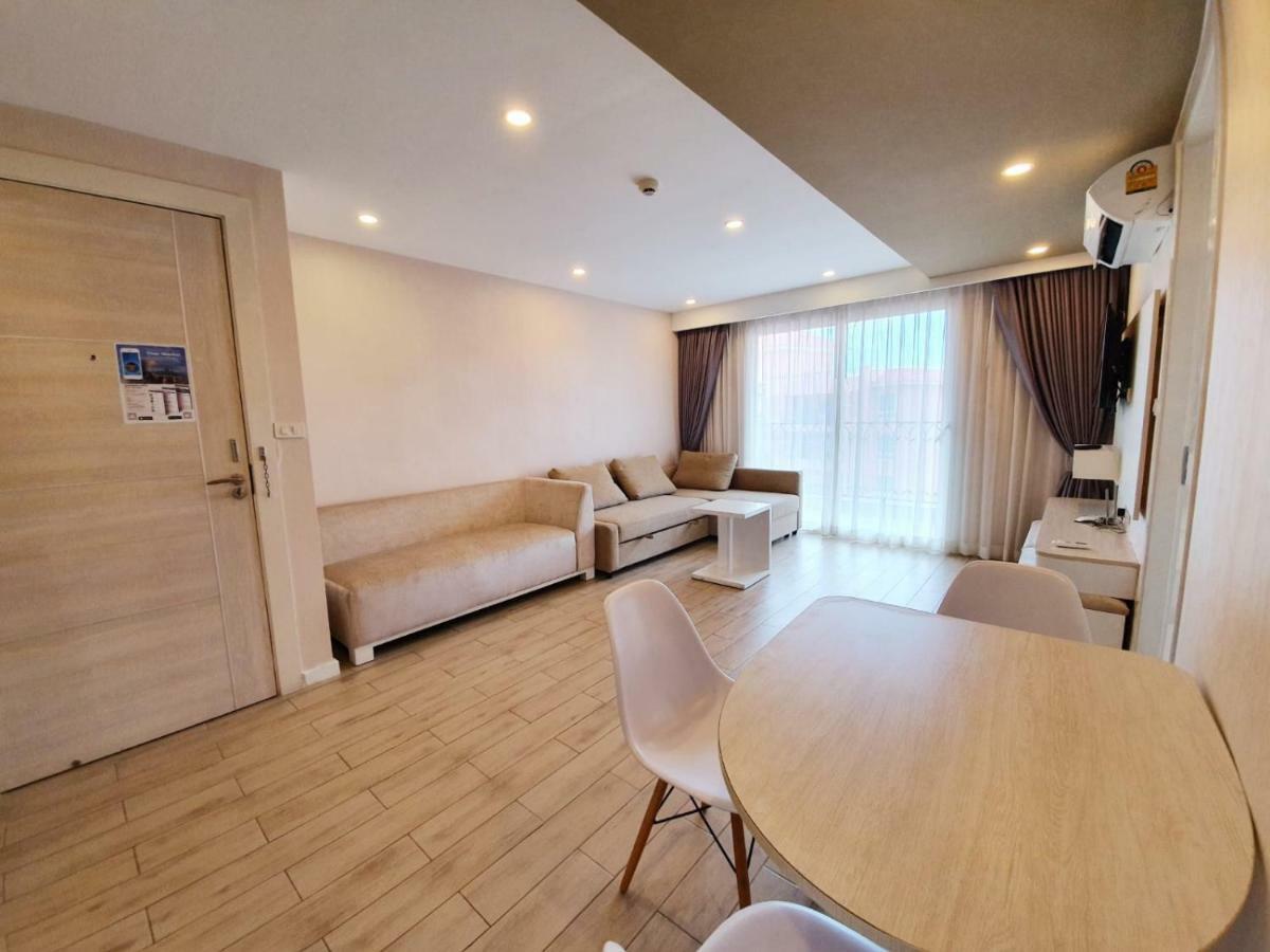 Seven Seas Condo By Dmitrii Pantai Jomtien Bagian luar foto