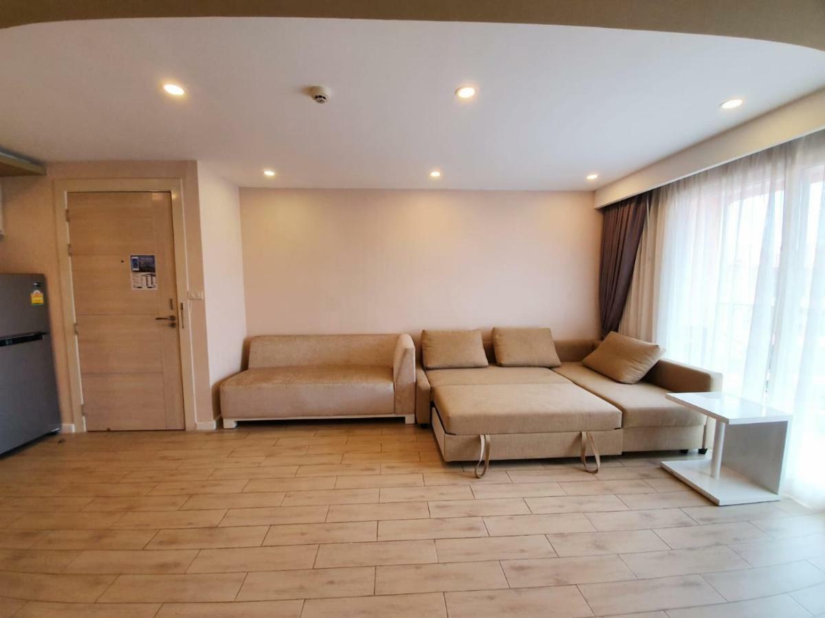 Seven Seas Condo By Dmitrii Pantai Jomtien Bagian luar foto