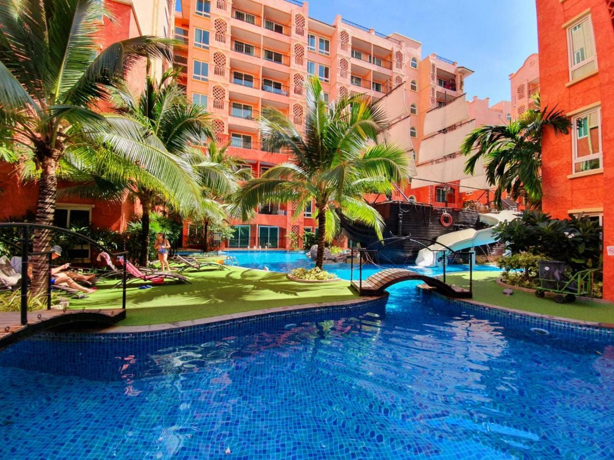 Seven Seas Condo By Dmitrii Pantai Jomtien Bagian luar foto