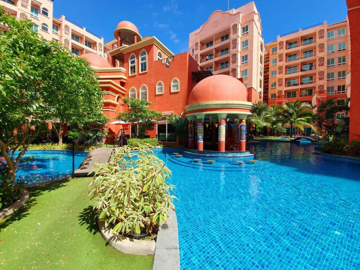Seven Seas Condo By Dmitrii Pantai Jomtien Bagian luar foto