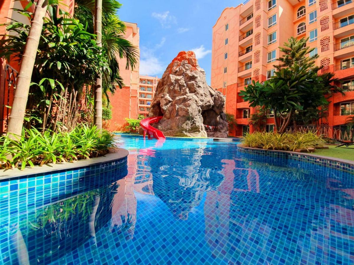 Seven Seas Condo By Dmitrii Pantai Jomtien Bagian luar foto