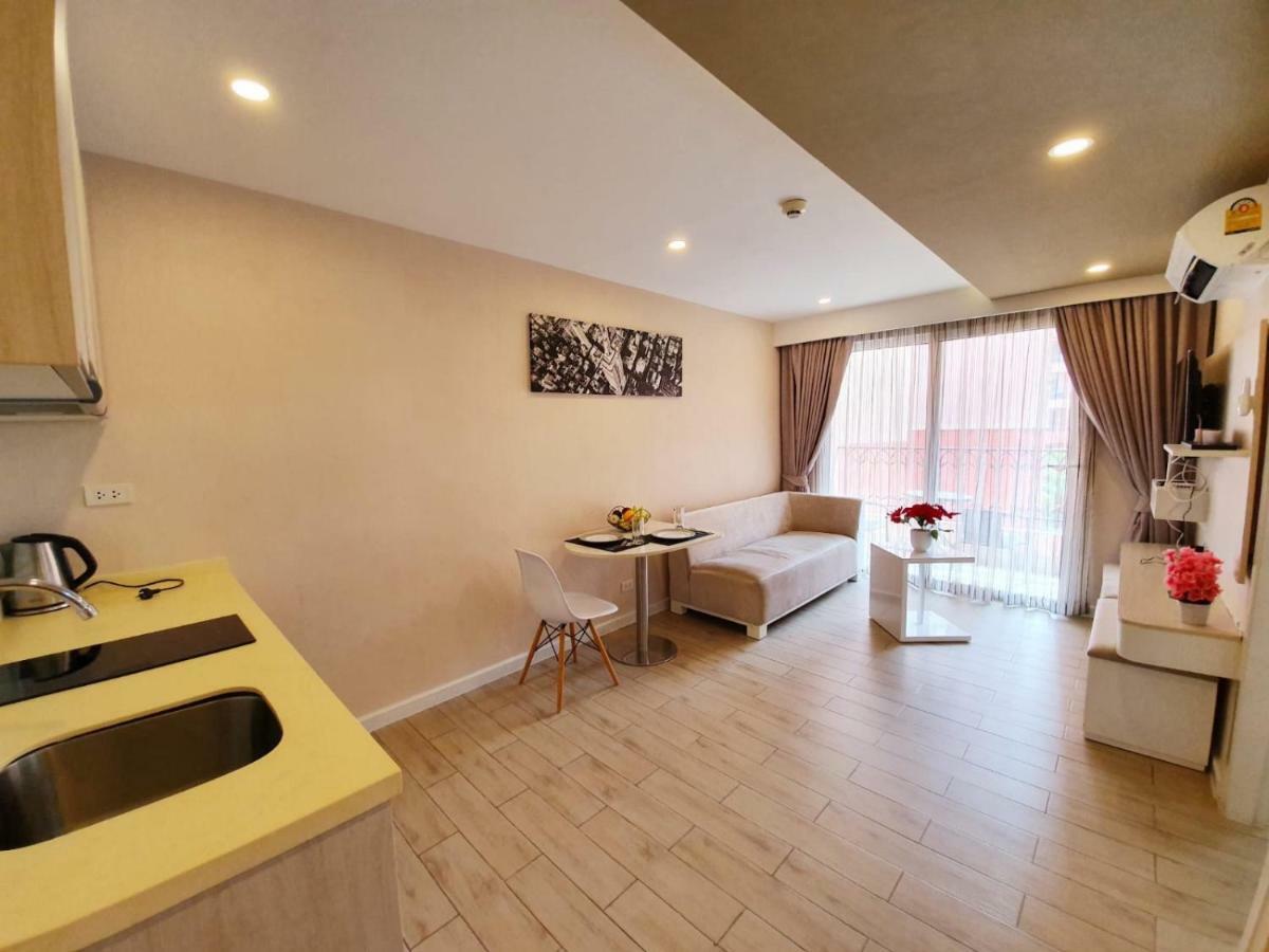 Seven Seas Condo By Dmitrii Pantai Jomtien Bagian luar foto